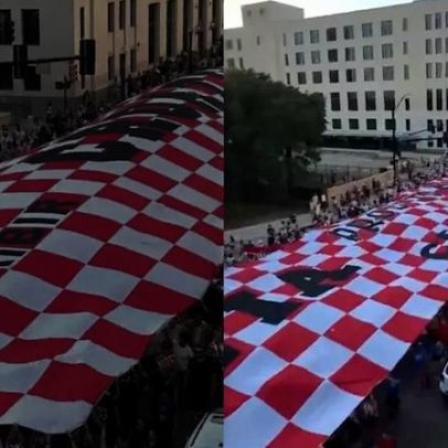 Torcida croata exibe bandeira gigante em Dallas antes de confronto com Inglaterra