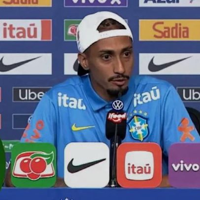 Raphinha comenta, em tom de humor, corredor polonês no aniversário de Ancelotti