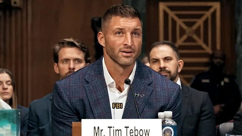 Tim Tebow celebra aprovação da Renewed Hope Act para ajudar crianças exploradas