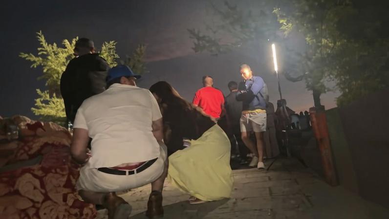 Fotógrafo Ari Kaye publicou vídeo no Instagram e disse que os disparos no Morro Dona Marta estavam em andamento às 5h40