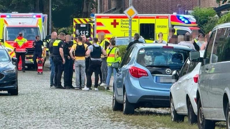 Imagem publicada nas redes sociais mostra ambulâncias e forças de segurança na área do ataque
