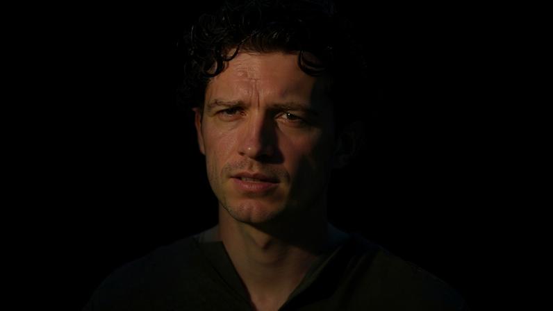 Tom Holland relembrou momento difícil em luta contra bebidas alcoólicas