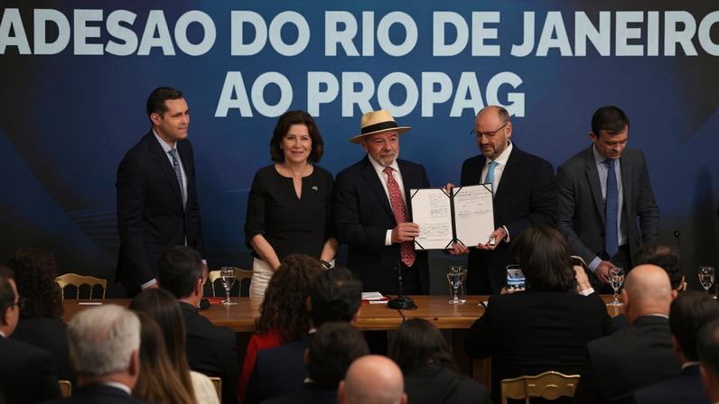 Rio de Janeiro (RJ), 22/06/2026 – O presidente Luiz Inácio Lula da Silva e o governador em exercício Ricardo Couto durante anúncio da adesão do Estado do Rio de Janeiro ao Programa de Pleno Pagamento de Dívidas dos Estados (PROPAG), no Palácio Guanabara, na zona sul da capital fluminense. Foto: Tomaz Silva/Agência Brasil