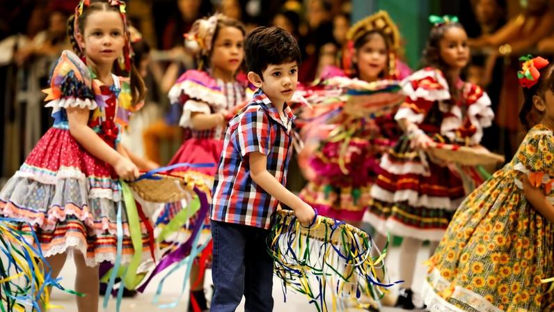Campina Grande (PB), 15/06/2025 – Quadrilha infantil se apresenta na festa de São João, no Parque do Povo, em Campina Grande. Tomaz Silva/Agência Brasil