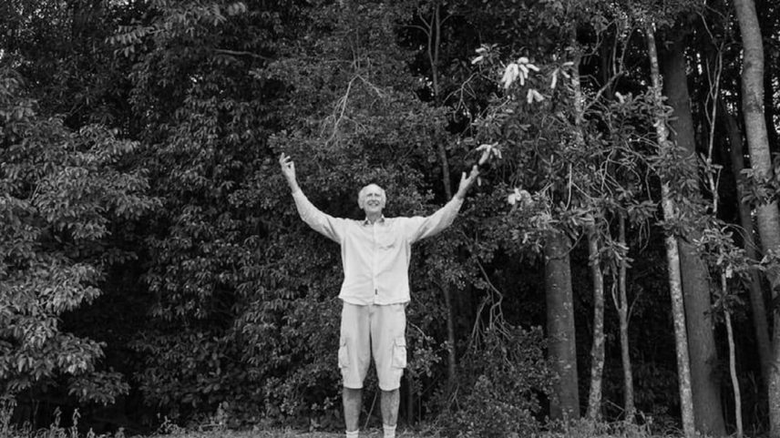 Banqueiro Tony Parkes replantou uma floresta tropical