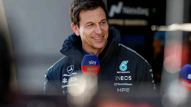 Toto Wolff chega para Barcelona com o foco em melhorias no carro