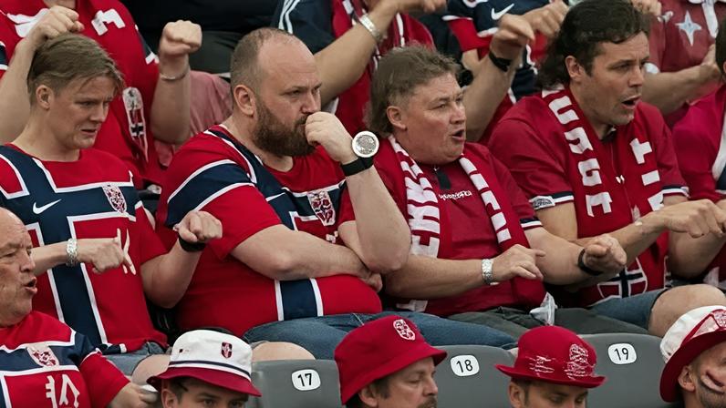 Torcedor da Noruega que viralizou ao se recusar a fazer a remada viking em jogo da Copa do Mundo