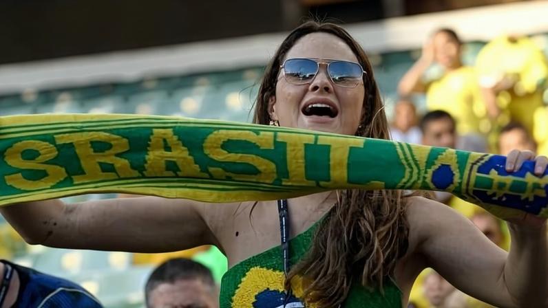 Torcedora antes do jogo entre Brasil e Haiti pela Copa 2026
