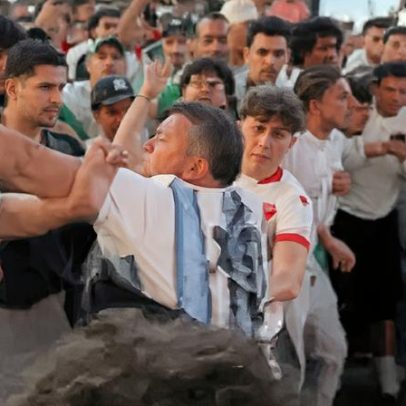 Confronto entre torcedores argentinos e argelinos na Times Square