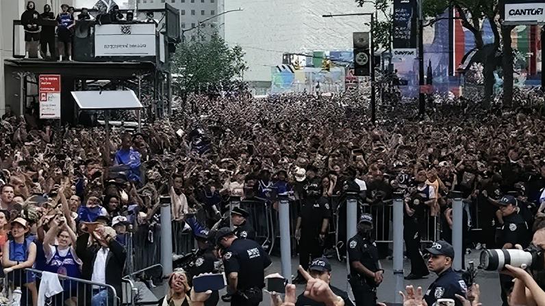 Nova York 'esquece' Copa e vive festa do título da NBA conquistado pelos Knicks