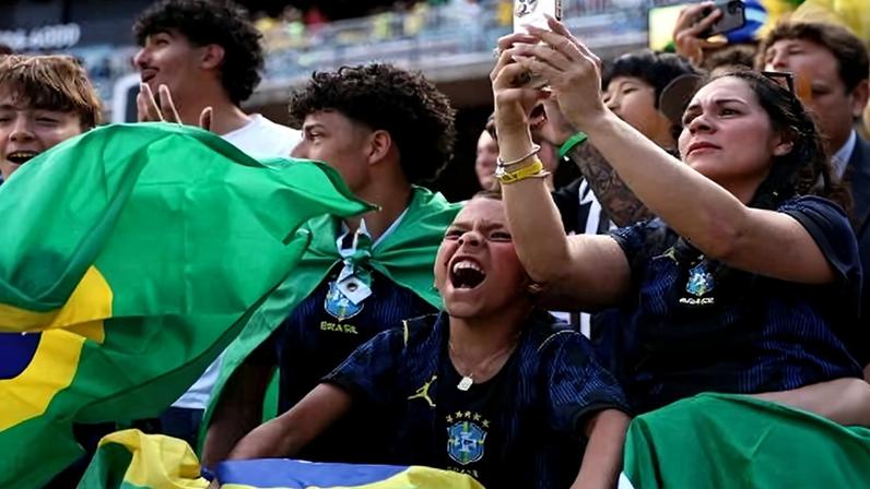 Torcida brasileira no jogo Brasil x Egito