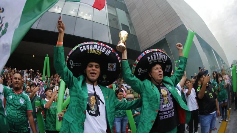 Torcida do México empurra seleção para classificação antecipada. (Foto: Francisco Guasco/EFE)