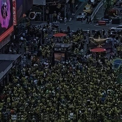 Brasileiros invadem a Times Square às vésperas da estreia