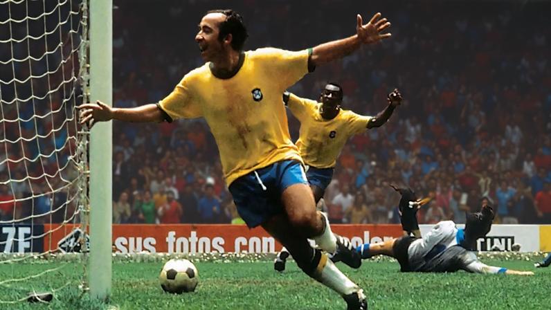 Tostão comemora gol do Brasil na final contra a Itália, no Estádio Azteca, na Copa do Mundo de 1970