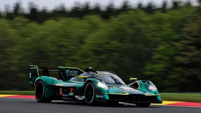 Aston Martin Valkyrie em ação durante as 6 Horas de Spa