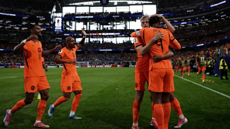 Holanda ficou no empate com o Japão em 2 a 2 na estreia