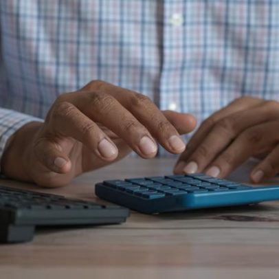 Juros futuros se mantêm estáveis após alta recente e diante de feriado nos EUA