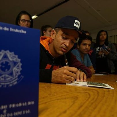 Governo veta integralmente projeto de incentivo ao primeiro emprego