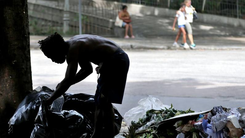Rio de Janeiro (RJ), 14/02/2023 - População em situação de rua no Largo do Machado, zona sul da cidade. (Foto:Tânia Rêgo/Agência Brasil)