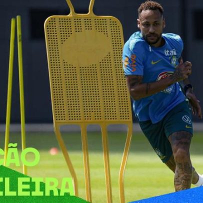 Jogadores treinam em campo na preparação para jogo contra Escócia