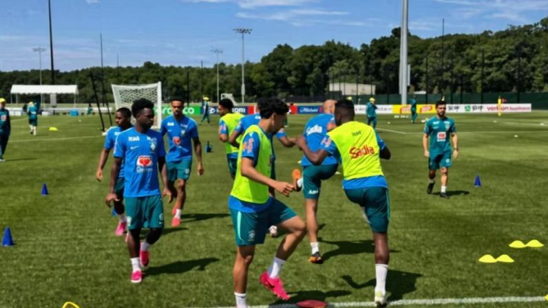 Jogadores da seleção brasileira em treino antes de Brasil x Marrocos na Copa do Mundo — Foto: Bruno Cassucci