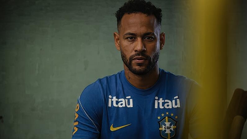 Neymar durante fisioterapia com a Seleção Brasileira