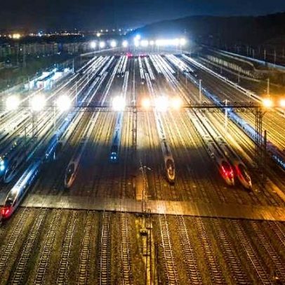 Viagem a 350 km/h destaca avanço do trem-bala chinês