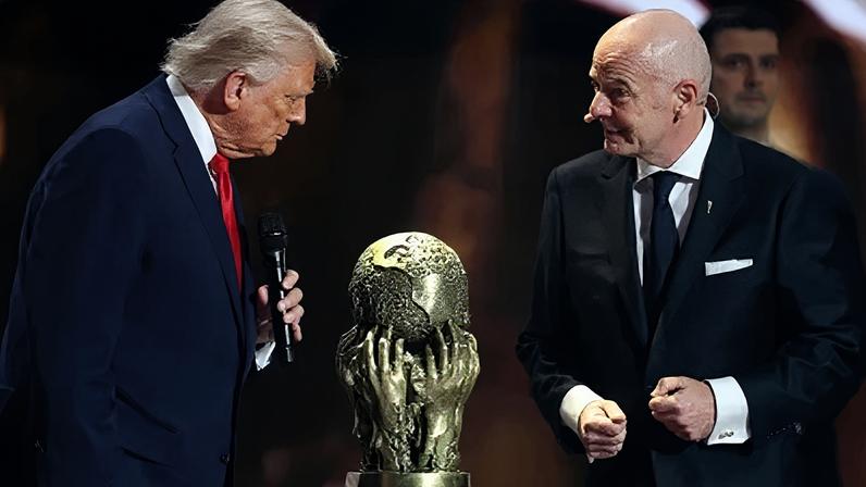 Donald Trump recebe o Prêmio da Paz da Fifa de Gianni Infantino
