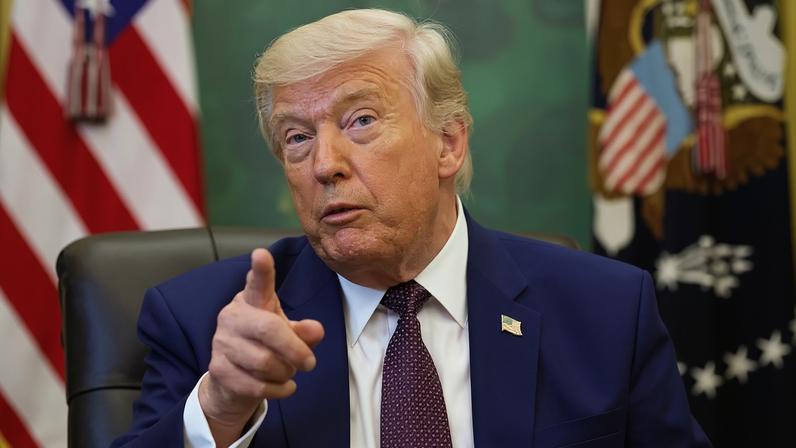 O presidente dos EUA, Donald Trump, discursa durante um evento no Salão Oval da Casa Branca em 3 de junho de 2026, em Washington, DC.
