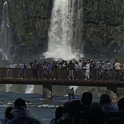 Turista pula nas Cataratas do Iguaçu para recuperar celular