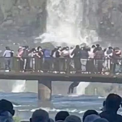 Turista salta para recuperar celular nas Cataratas do Iguaçu