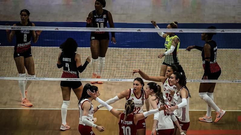 Turquia e República Dominicana se enfrentam na primeira semana da VNL, em Brasília (Foto: Volleyball World)