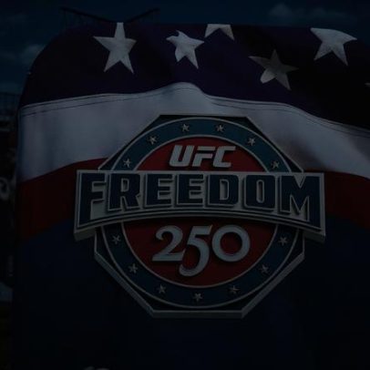 UFC na Casa Branca começa com voo de águia e multidão de fãs