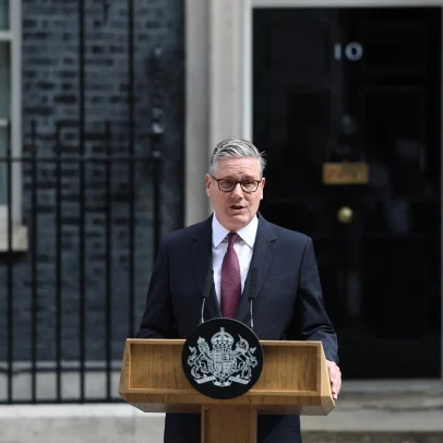 Premiê britânico renuncia; Trabalhistas escolherão líder, direita pede eleições