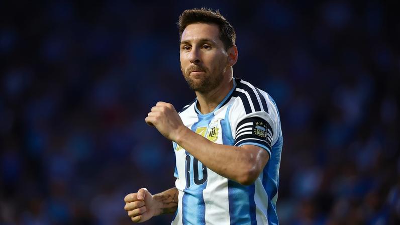 Messi comemora gol marcado pela Argentina em amistoso contra a Islândia (Foto: Todd Kirkland/AFP)