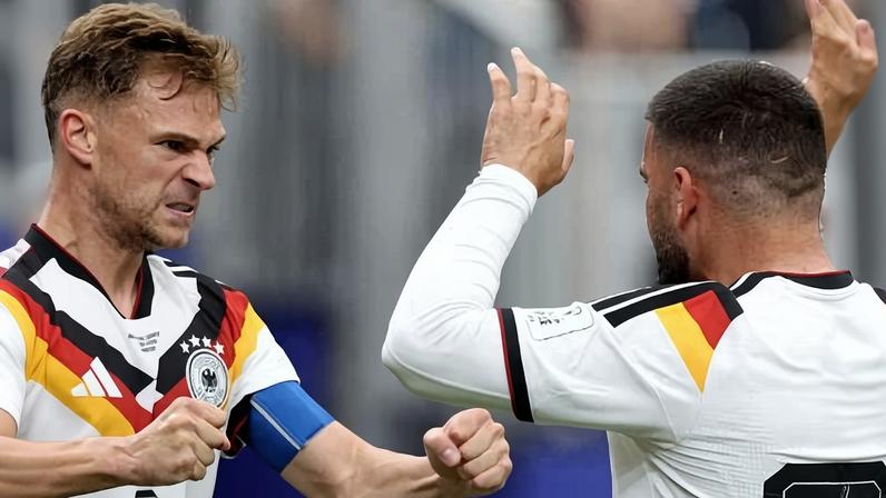 Undav celebra com Kimmich o sexto gol da Alemanha contra Curaçao, pela Copa do Mundo