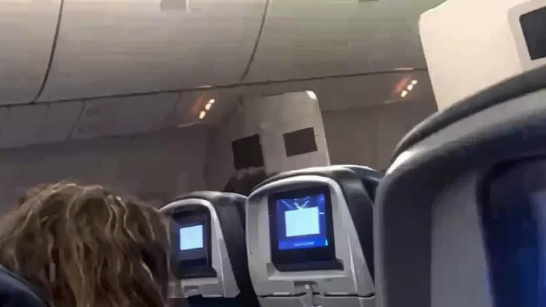 Falsa ameaça de bomba em voo para Espanha faz aeronave retornar a aeroporto nos Estados Unidos