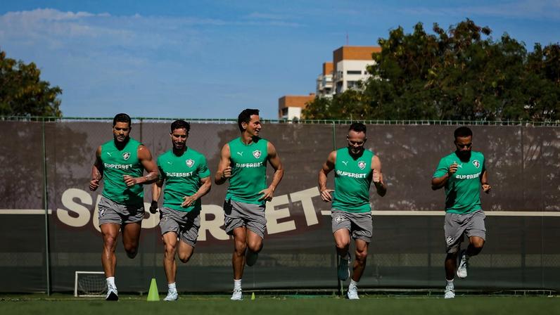 Jogadores do Fluminense em treinamento no CT Carlos Castilho