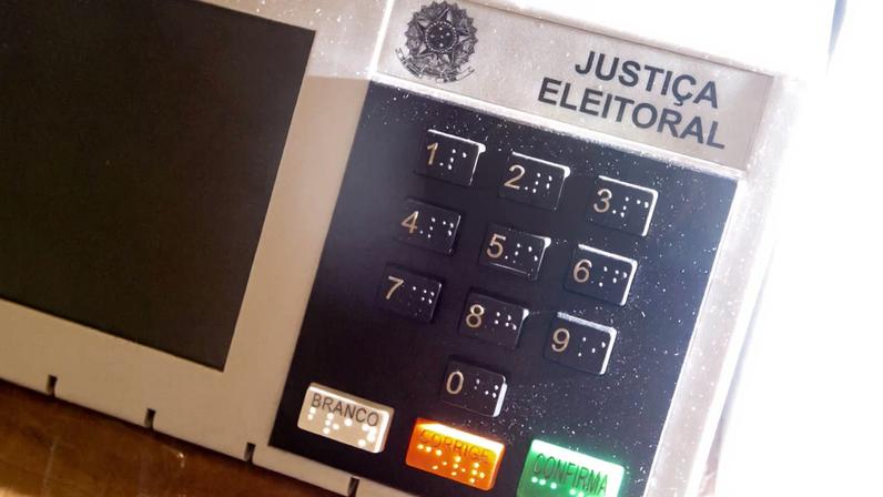 Urna eletrônica - Metrópoles