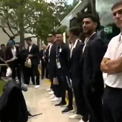 Jogadores uruguaios têm pertences revistados na entrada do Miami Stadium