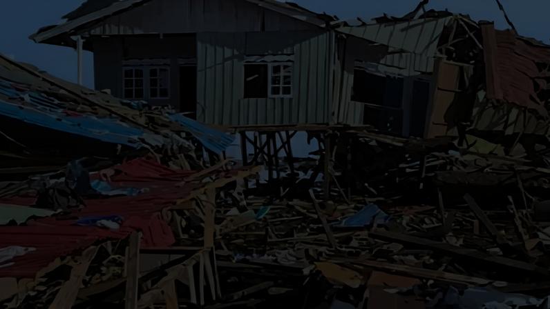Explosão de bomba da 2ª Guerra na Indonésia - Metrópoles
