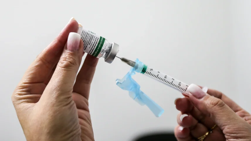 Cobertura contra gripe segue abaixo da meta; Paraná espera 565 mil doses. (Foto: Geraldo Bubniak/Governo do Paraná)