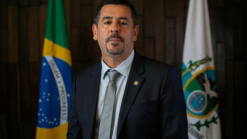 Deputado Val Ceasa é alvo de operação por suspeita de ligação com o TCP; R$ 166 mil são apreendidos