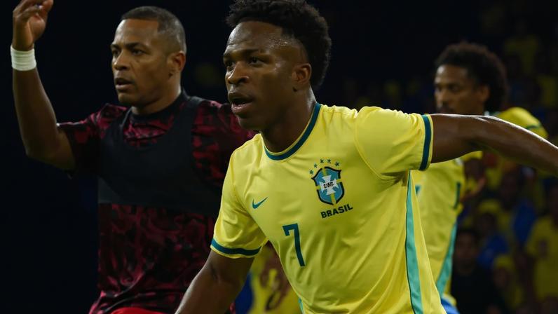 Vinícius Jr, do Brasil, e Mohamed Salah, do Egito
