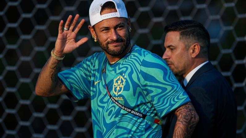 Atacante possivelmente não jogará a fase de grupos da Copa (Foto: Sports Press Photo/Fotoarena/Folhapress)