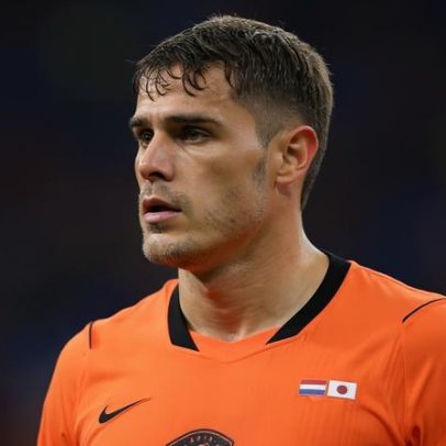 Barcelona entra na disputa por Van de Ven, zagueiro holandês