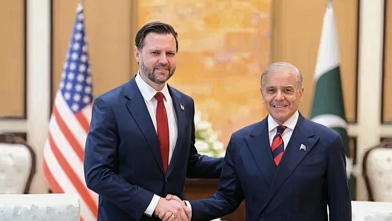 O vice-presidente dos EUA, JD Vance, se reúne com o primeiro-ministro paquistanês Sharif antes das negociações com o Irã