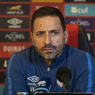 Vasco negocia contratação de treinador português