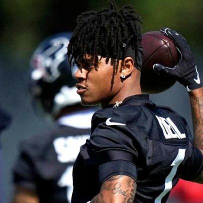 Texans WR Tank Dell está quase de volta após lesão de 2024