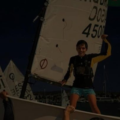 Brasileiro conquista o mundial na principal categoria de base da vela